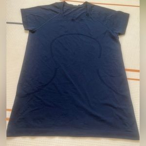 Lululemon SwiftlyTech short sleeve shirt 2.0 sz 10. True Navy. Great condition.